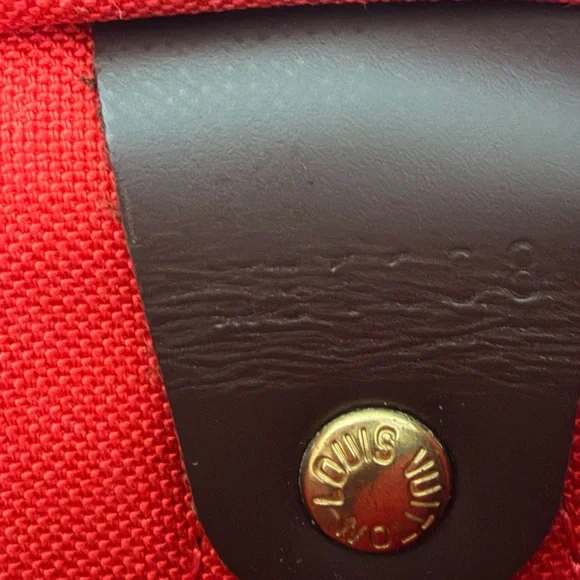 Speedy Bandoulière 30

Damier Ebene Handbag Louis Vuitton ® - Picture 10 of 10